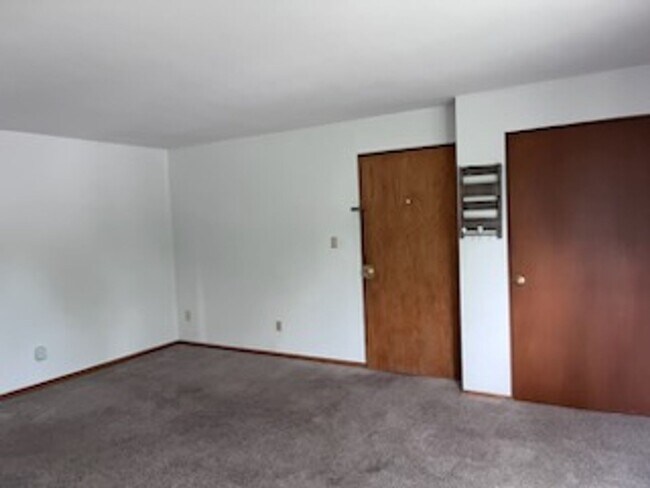 1125 Primrose Ct in Neenah, WI - Foto de edificio - Building Photo