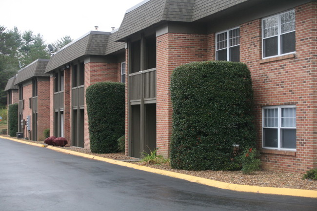 Highland Gardens in Crossville, TN - Foto de edificio - Building Photo