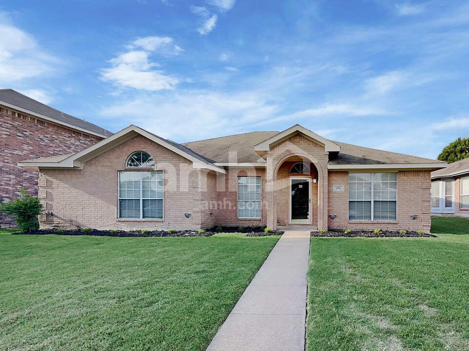 476 Round Rock Dr in Cedar Hill, TX - Building Photo