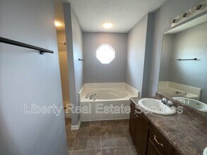 215 Bridgemont Way in Hinesville, GA - Building Photo - Building Photo