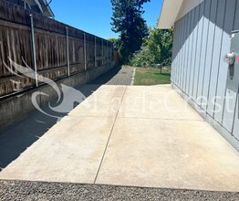 1110SCOLLEGE, Unit 1110SCOLLEGE B in College Place, WA - Foto de edificio - Building Photo