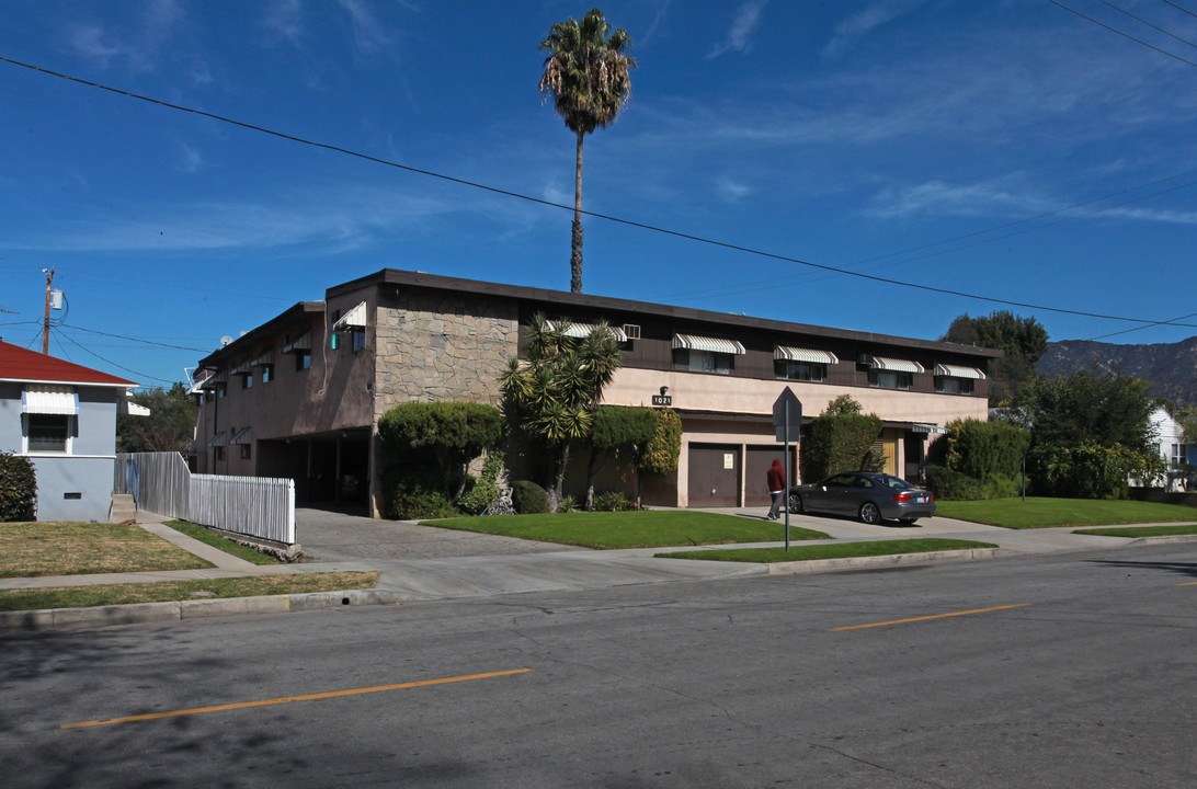 1021 W Clark Ave in Burbank, CA - Building Photo