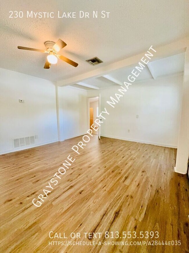 230 Mystic Lake Dr N in St. Petersburg, FL - Building Photo - Building Photo