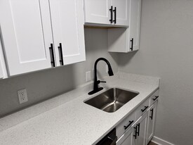 5130 Dandy Ct in Virginia Beach, VA - Building Photo