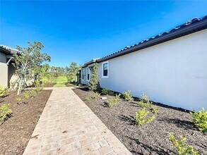 10072 Morning Mist Ln in Sarasota, FL - Building Photo - Building Photo