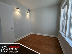 5029 N Harding Ave, Unit 2 in Chicago, IL - Foto de edificio - Building Photo