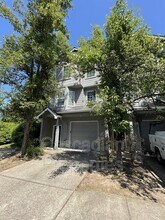 6170 SE Lake Rd in Milwaukie, OR - Building Photo - Building Photo