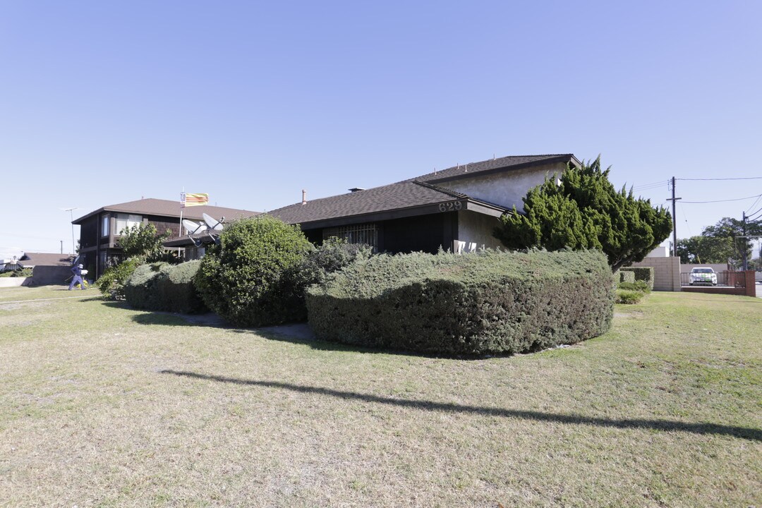 621-629 S Euclid Ave in Santa Ana, CA - Foto de edificio