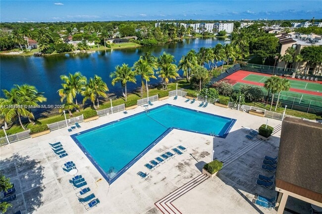 14501 N Kendall Dr in Miami, FL - Building Photo - Building Photo