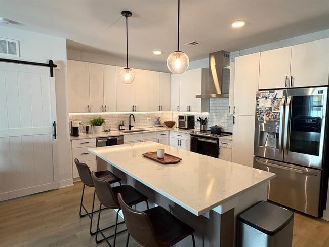 property at 3101 Govalle Ave