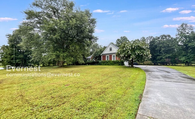 607 Castle Dr in Trenton, GA - Foto de edificio - Building Photo