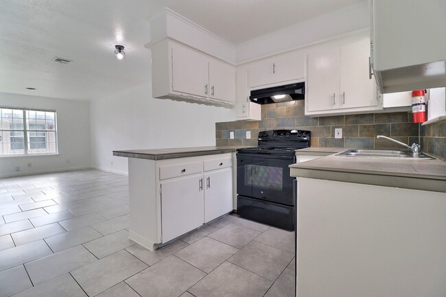 6116 S Madison Plz, Unit B in Tulsa, OK - Foto de edificio - Building Photo