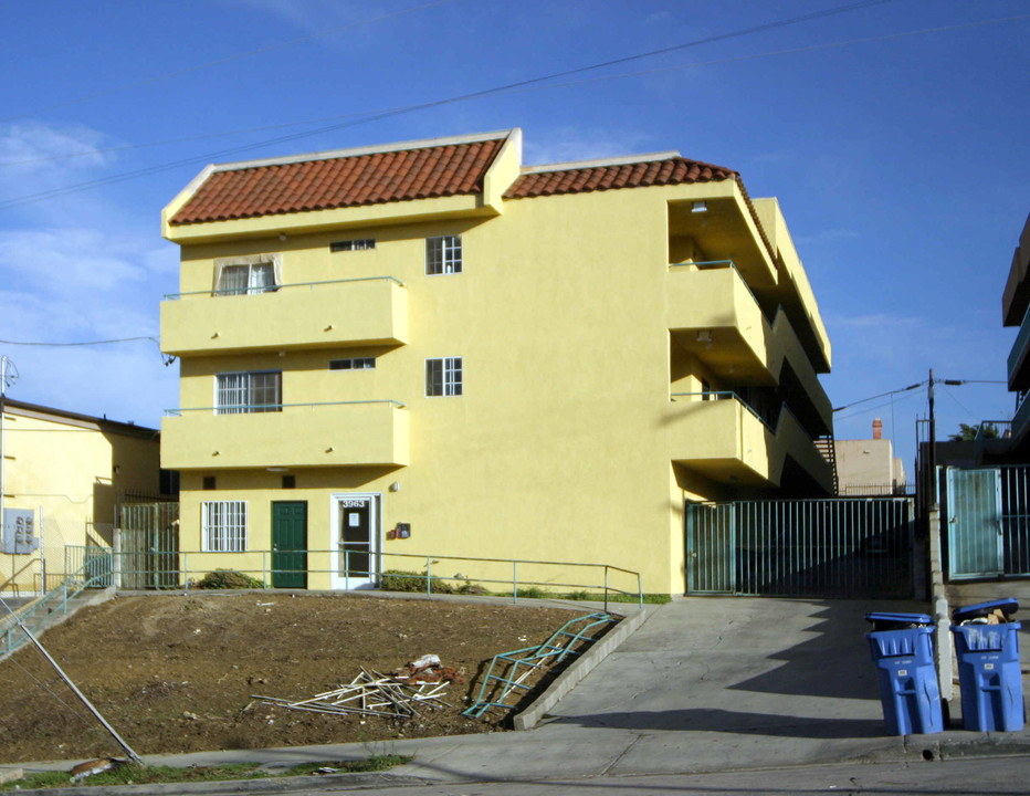 3963 Melrose Ave in Los Angeles, CA - Foto de edificio