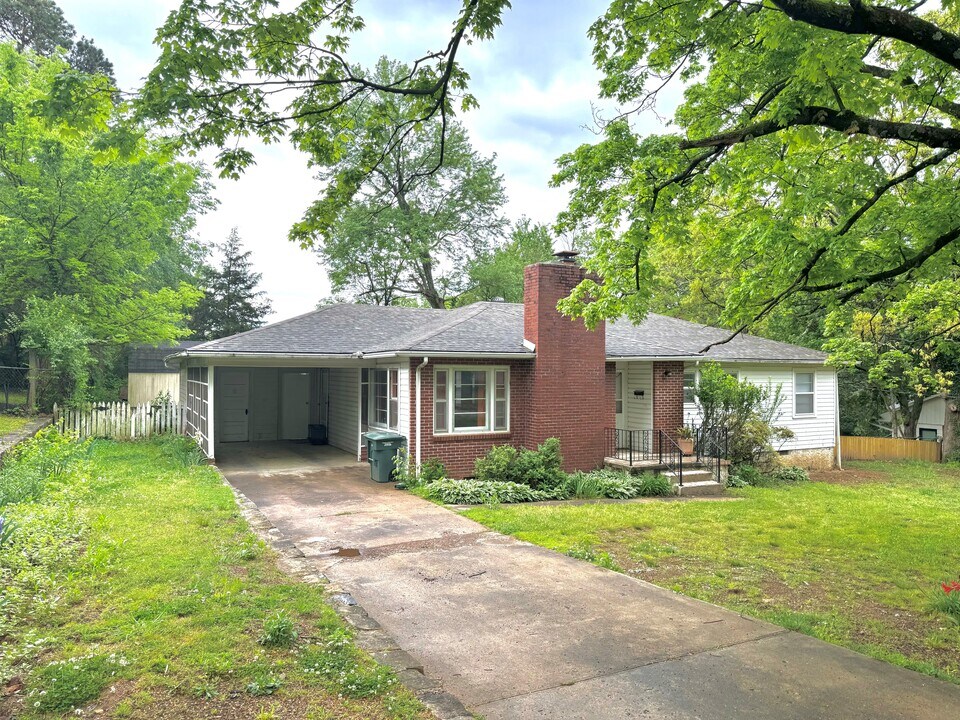 305 E North St in Fayetteville, AR - Building Photo