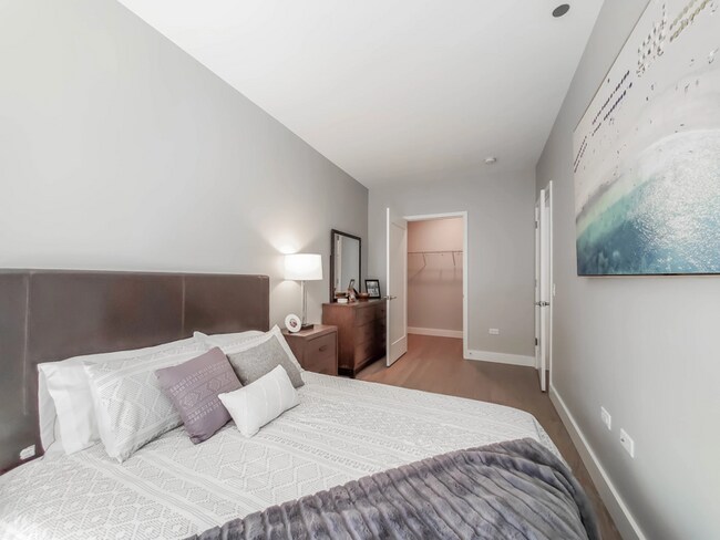 property at 1250 N Clark St