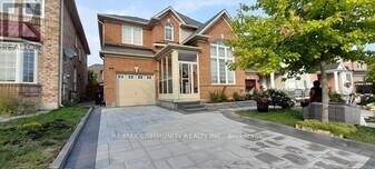 7 Wolverine Way in Toronto, ON - Building Photo