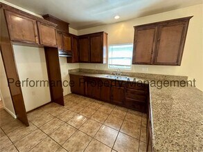 2008 Forrest St in Bakersfield, CA - Building Photo - Building Photo