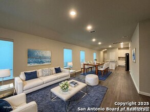 15015 Homing Mdw in San Antonio, TX - Foto de edificio - Building Photo