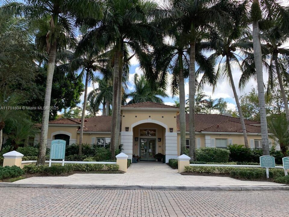 6588 W Sample Rd in Coral Springs, FL - Building Photo