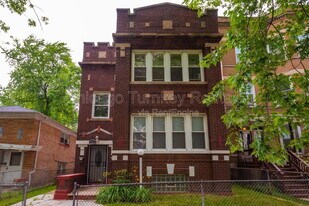 1326 E 72nd St in Chicago, IL - Building Photo