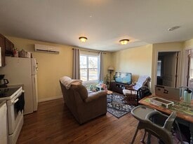 523 Canterbury Dr in Fredericton, NB - Building Photo