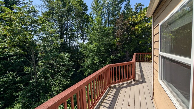 Charming Kirkland Bungalow with Lake Views!