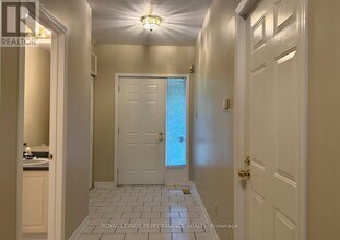 118 Dunbarton Ct in Ottawa, ON - Building Photo - Building Photo