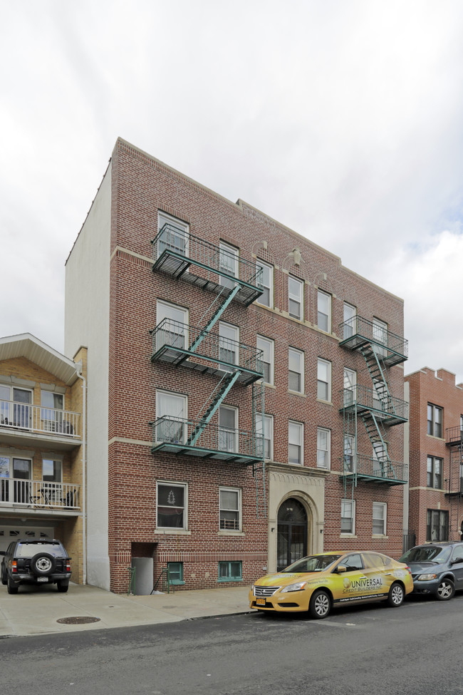 34-48 32nd St in Astoria, NY - Foto de edificio - Building Photo