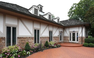 Arrowhead Apartments in Loveland, OH - Foto de edificio - Building Photo