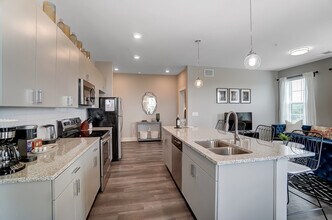2875 Olentangy River Rd in Columbus, OH - Building Photo - Building Photo