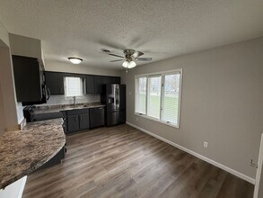 6328 Neighbor Dr in Fort Wayne, IN - Foto de edificio - Building Photo