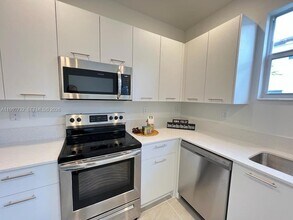 12612 NW 23rd Pl in Miami Shores, FL - Building Photo - Building Photo