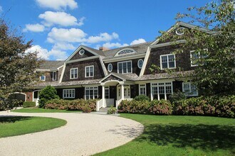 262 Mecox Road in Water Mill, NY - Building Photo - Building Photo