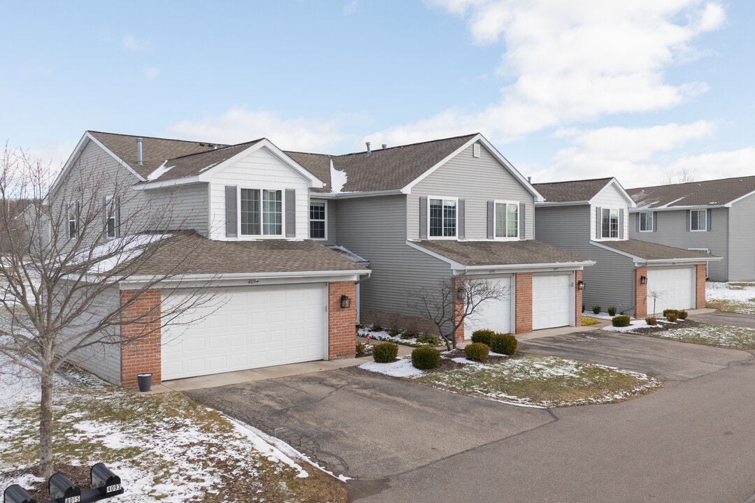 Rivertown Place Condominiums in Wyoming, MI - Foto de edificio