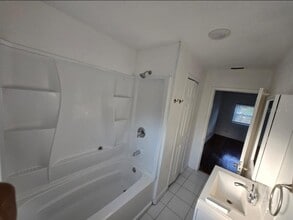 712 S Clyde Ave in Kissimmee, FL - Building Photo - Building Photo