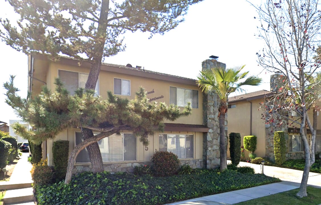 425FIRST in Alhambra, CA - Building Photo