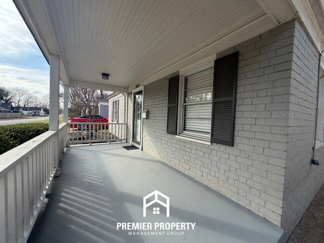 2800 Garden Ln in Memphis, TN - Foto de edificio - Building Photo