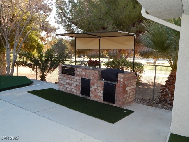 property at 3338 Zuni Cir