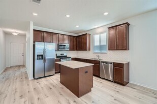 190 Purple Heart Dr in Buda, TX - Building Photo