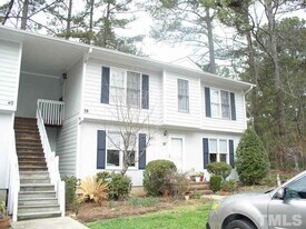 121 Westview Dr in Carrboro, NC - Building Photo