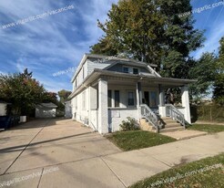 1605 Pine St in Michigan City, IN - Building Photo