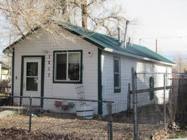 property at 1217 N Durbin St