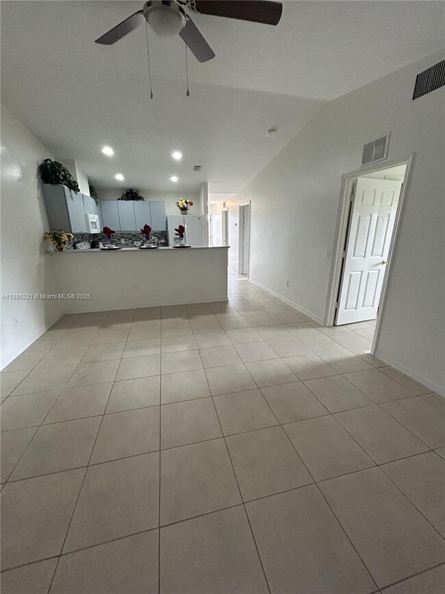 2422 Vernon Ave S in Lehigh Acres, FL - Building Photo - Building Photo