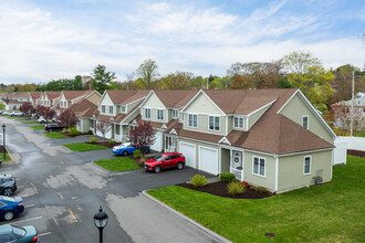 Endicott Woods Condominiums in Norwood, MA - Building Photo - Building Photo