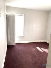 2310 W Sylvania Ave, Unit 1,2 in Toledo, OH - Building Photo - Building Photo