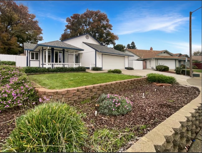 1172 Willow Creek Dr in Yuba City, CA - Building Photo - Building Photo