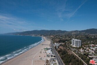 201 Ocean Ave Ext in Santa Monica, CA - Building Photo - Building Photo