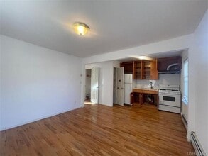 89-08 250th St in Queens, NY - Building Photo - Building Photo