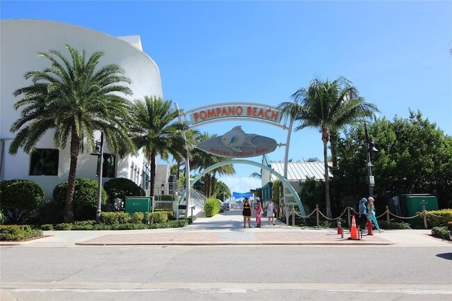 property at 3204 Colony Club Rd