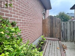 285 Mississaga St in Oakville, ON - Building Photo - Building Photo